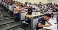 Estudiantes realizando las pruebas de Selectividad en Rabanales