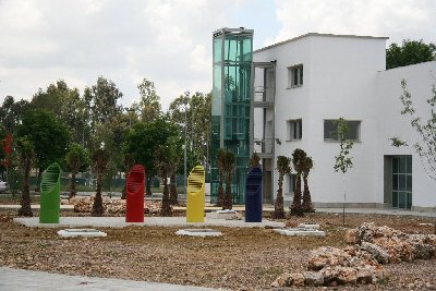 Comienza el equipamiento del edificio de Ingenieras ' Leonardo da Vinci' .