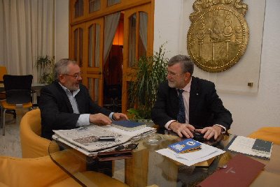 Alcalde y rector analizan frmulas para ampliar las facultades de Derecho y Filosofa en el transcurso de una visita institucional de Roldn al Ayuntamiento