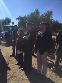 Los representantes del MINECO con Enrique Quesada durante la jornada tcnica celebrada en Cabra