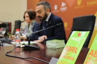 M Carmen Lin y Alfonso Zamorano, en la presentacin de las actividades Abril en la Biblioteca