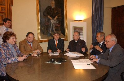 La Ctedra Elio Bernhayer, apoyada por la UCO, nace con el objetivo de transmitir a los jvenes creadores el saber del diseador cordobs.