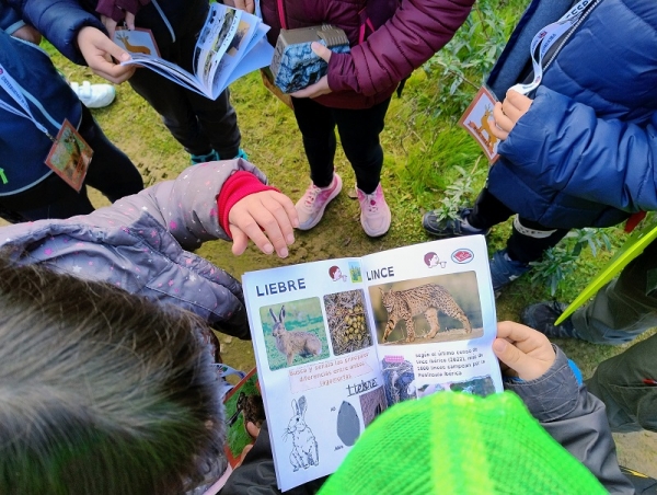 Escolares cordobeses investigando la fauna local en ediciones anteriores del proyecto Conciencia2