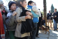 Los nios esperan, junto a sus mascotas, su turno para la bendicin.