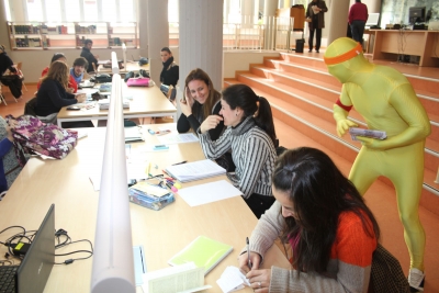 Las bibliotecas recibieron la visita de las siluetas